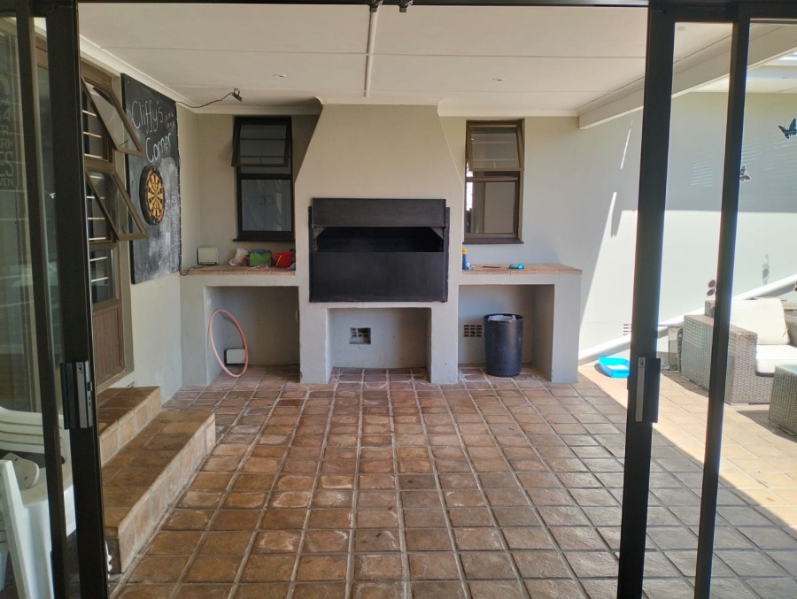 4 Bedroom Property for Sale in Beacon Bay Eastern Cape
